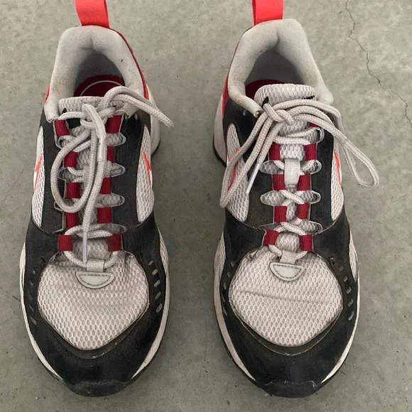 Nike shoes - Picture 1 of 5